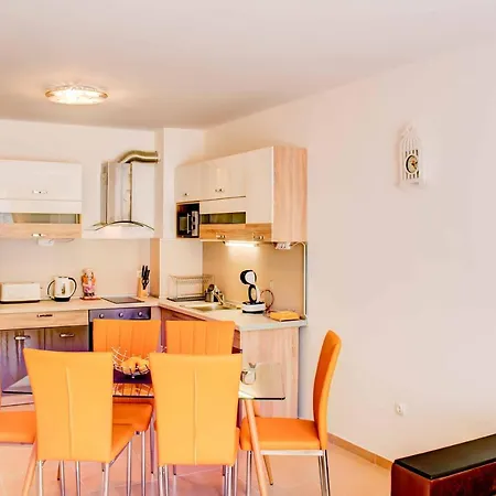 Sea Garden Apartment